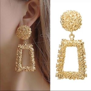 🐷 Vintage Style Gold Earrings